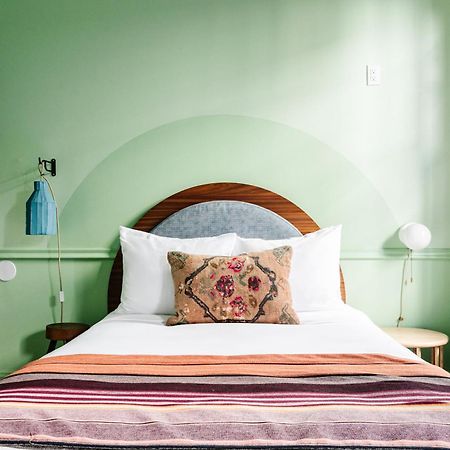 Hotel The Frenchmen New Orleans By Kasa Exterior foto